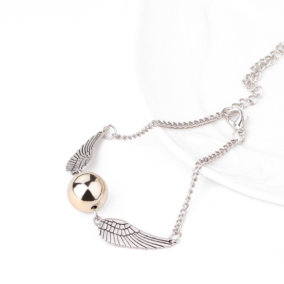 Harry Potter Golden Snitch Bracelet - Picture 3 of 7